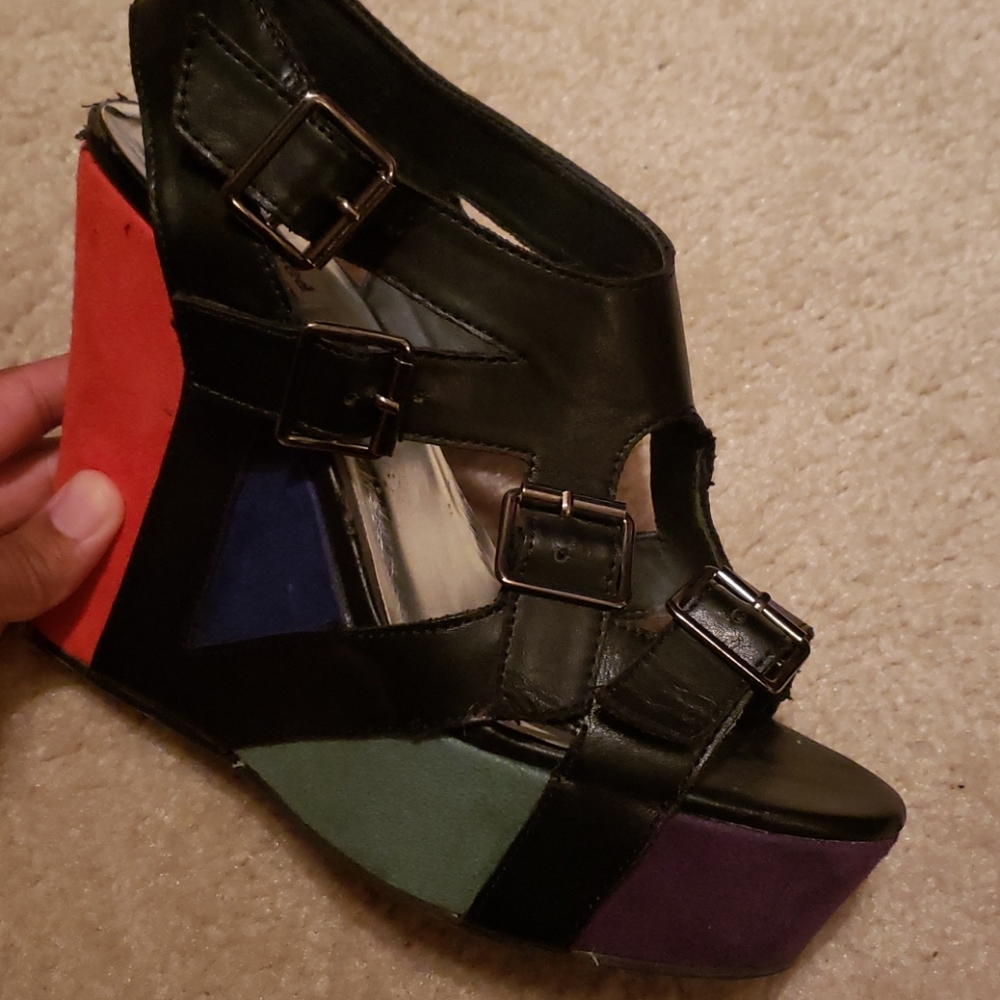 Colorblocked Wedge Heel - Picture 5 of 8